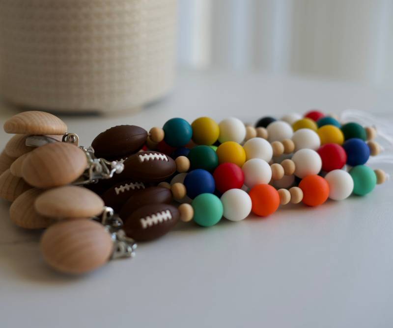 Nfl Football Schnullerkette von Etsy - mysweetbabiesshop