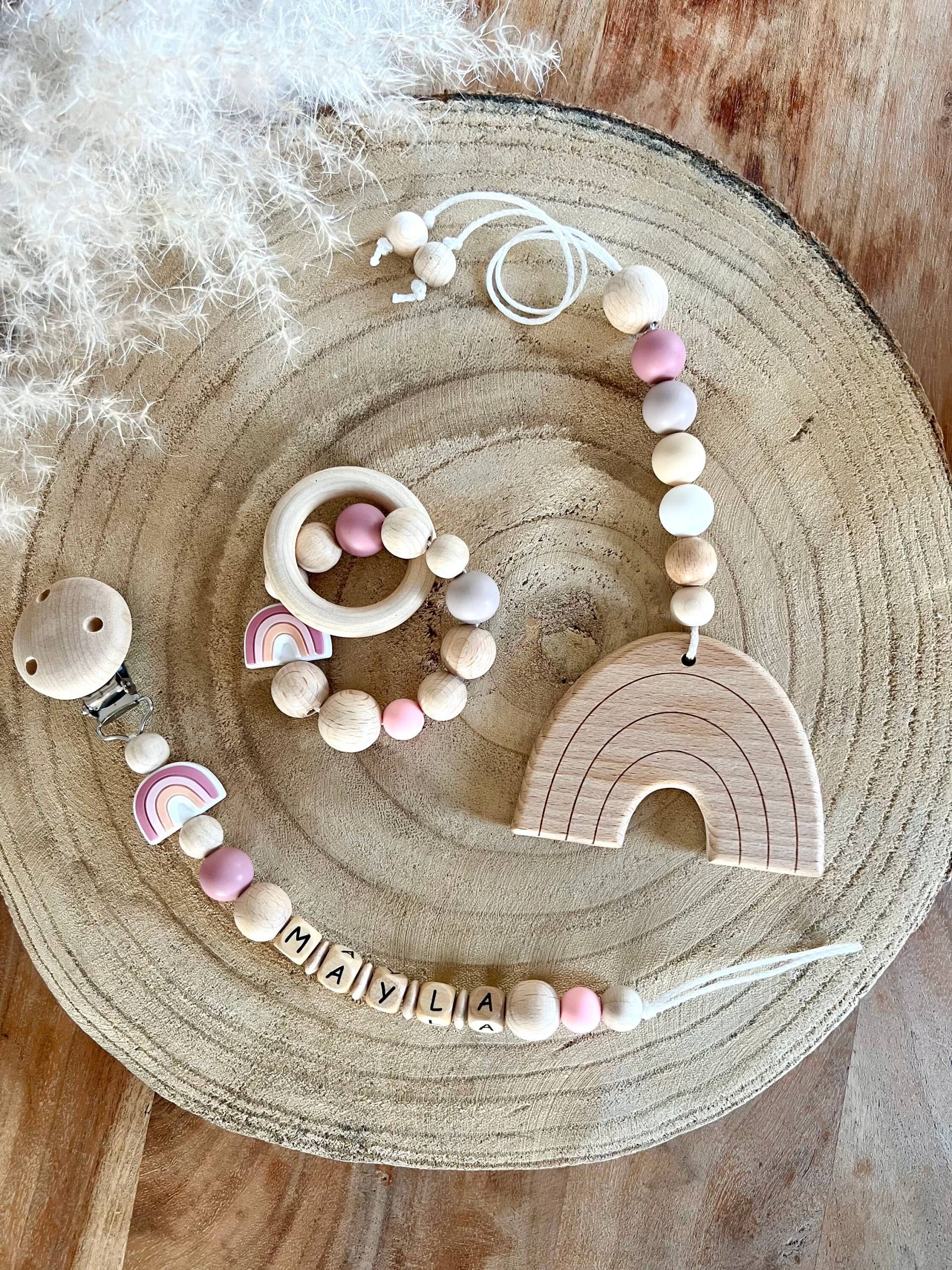 Schnullerkette Greifling Maxicosi Set Regenbogen Holz - Personalisiert Baby Geschenk Geburt von Etsy - ohmili