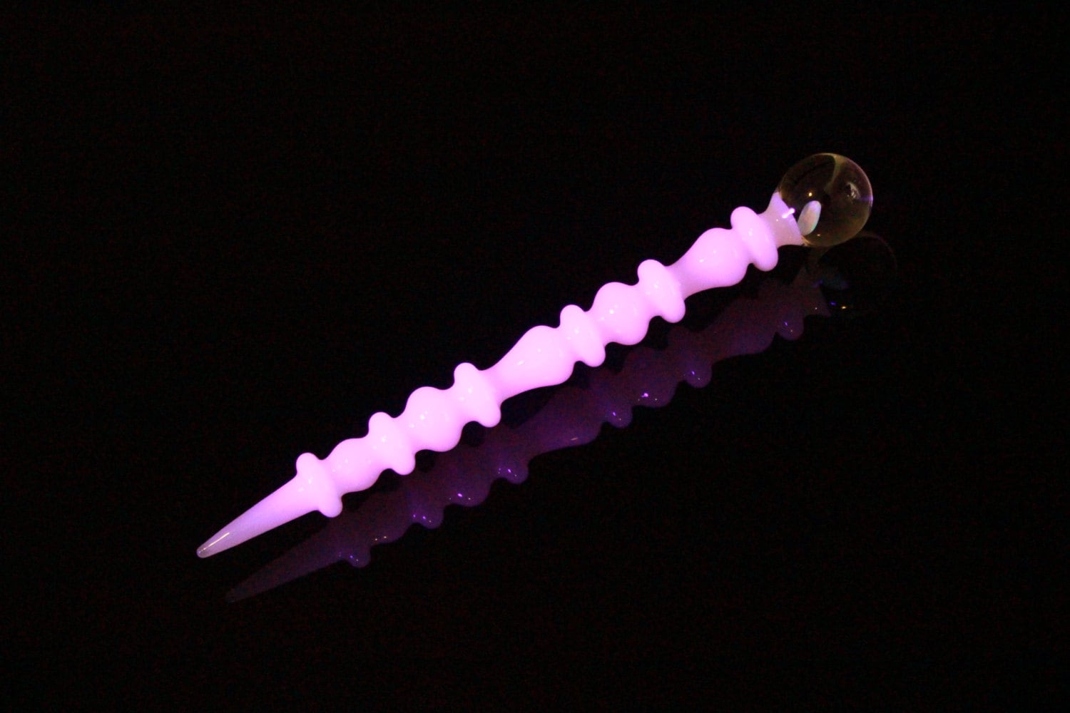 Uv Glow Weiß Samurai Schwarzlicht Pink Opal Kunst Glas Parfüm Dauber Neue Farbe Uv Glow Weiß Samurai Schwarzlicht Pink Opal Kunst Glas Parfüm Dauber Neue Farbe von Etsy - organicglassworks