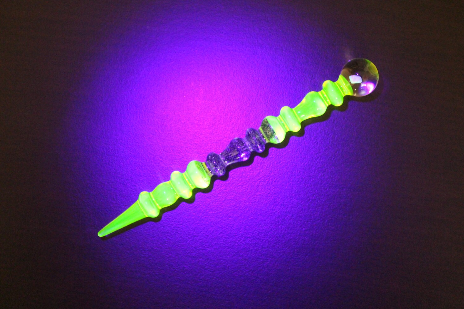Uv Illuminati Schwarzlicht Glow & Lila Lollypop Opal Art Glas Parfum Dauber Uv Illuminati Schwarzlicht Glow & Lila Lollypop Opal Art Glas Parfum Dauber von Etsy - organicglassworks