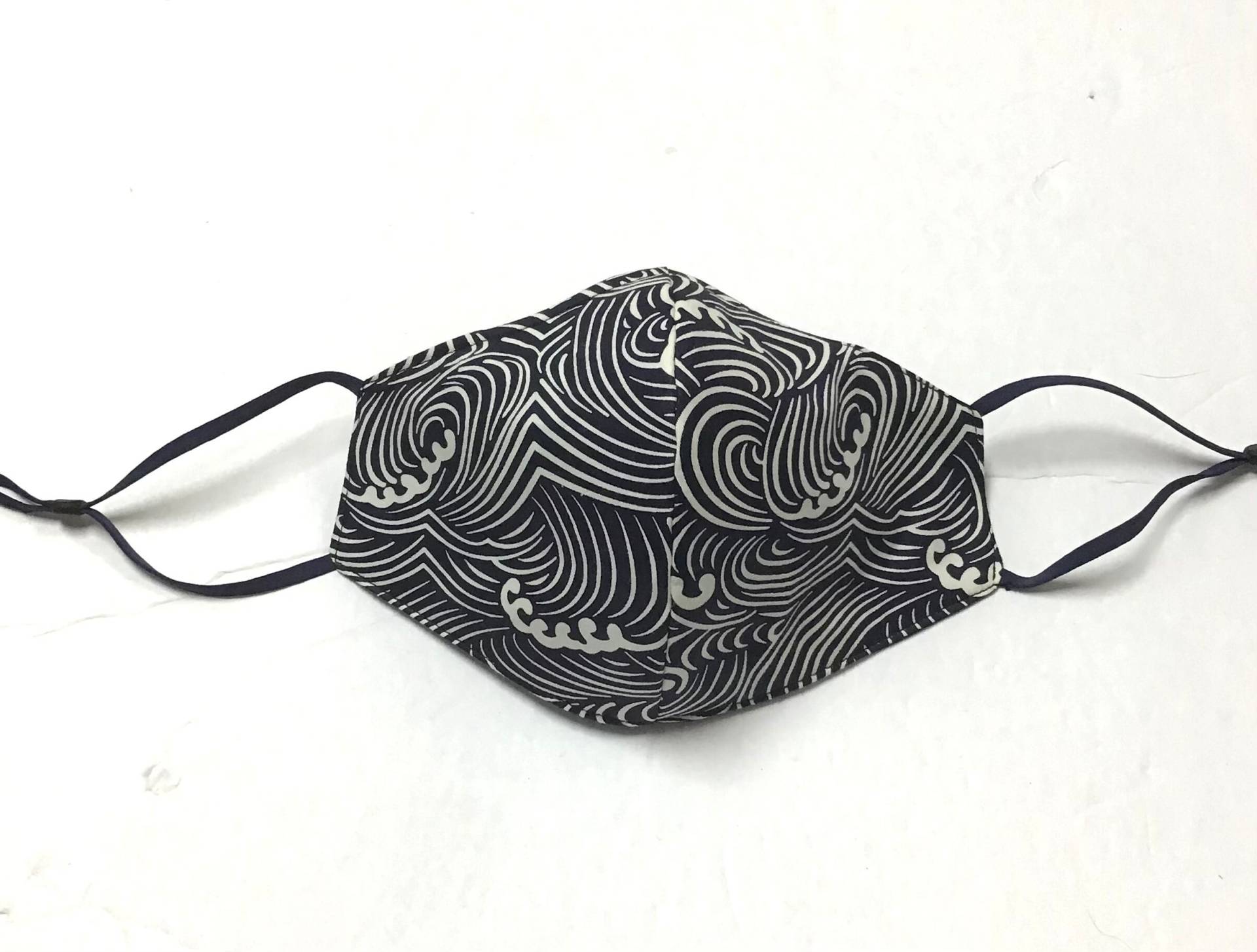 Japan Deep Navy Wave Verstellbare Gesichtsmaske One Size Fits All. Reversible von Etsy - originalsbyhitomi