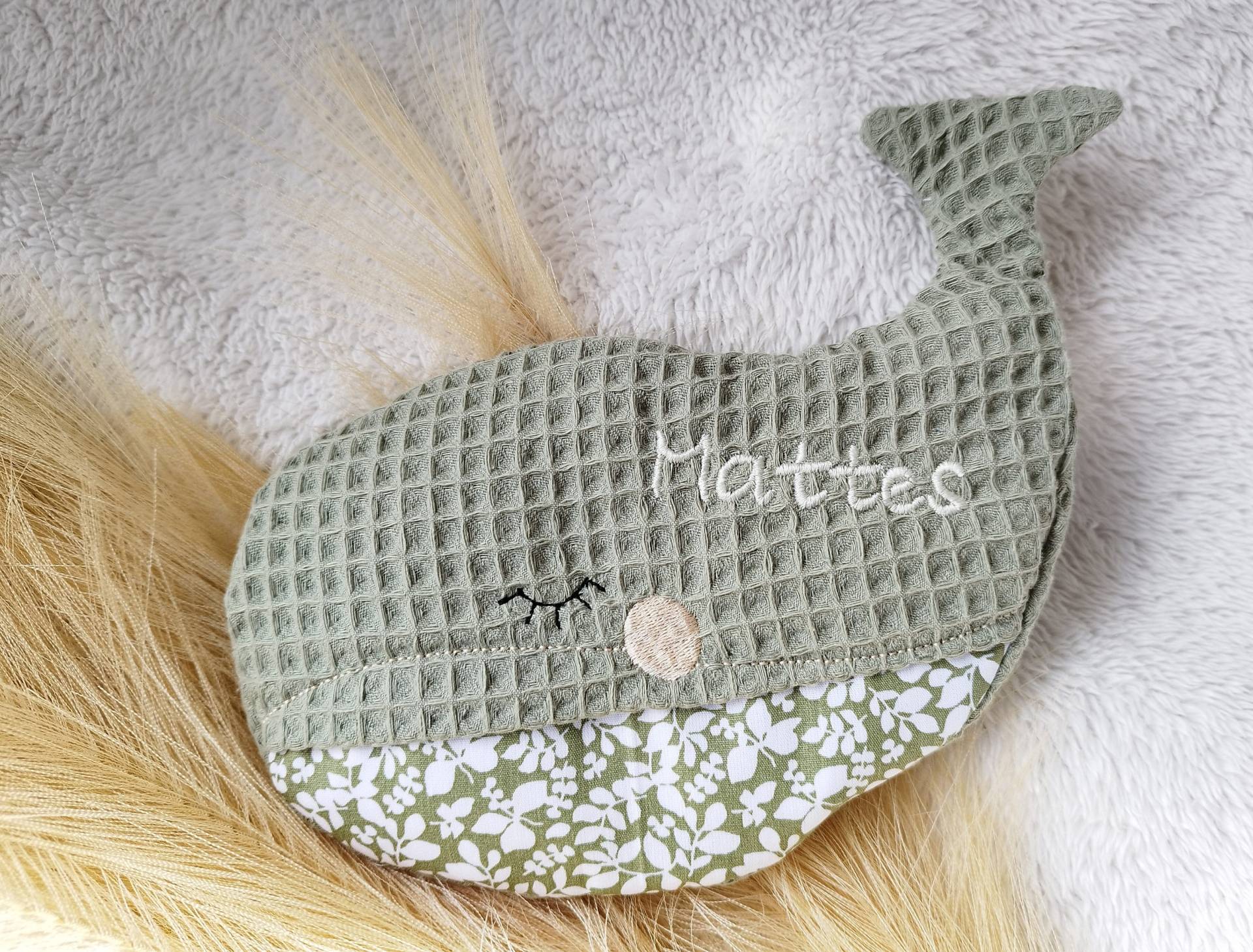 Wärmekissen Personalisiert Baby | Kissenbezug Wal Mit Dinkelinlett Waffelpiquet Geschenkidee Zur Geburt Oder Taufe von Etsy - petitePat