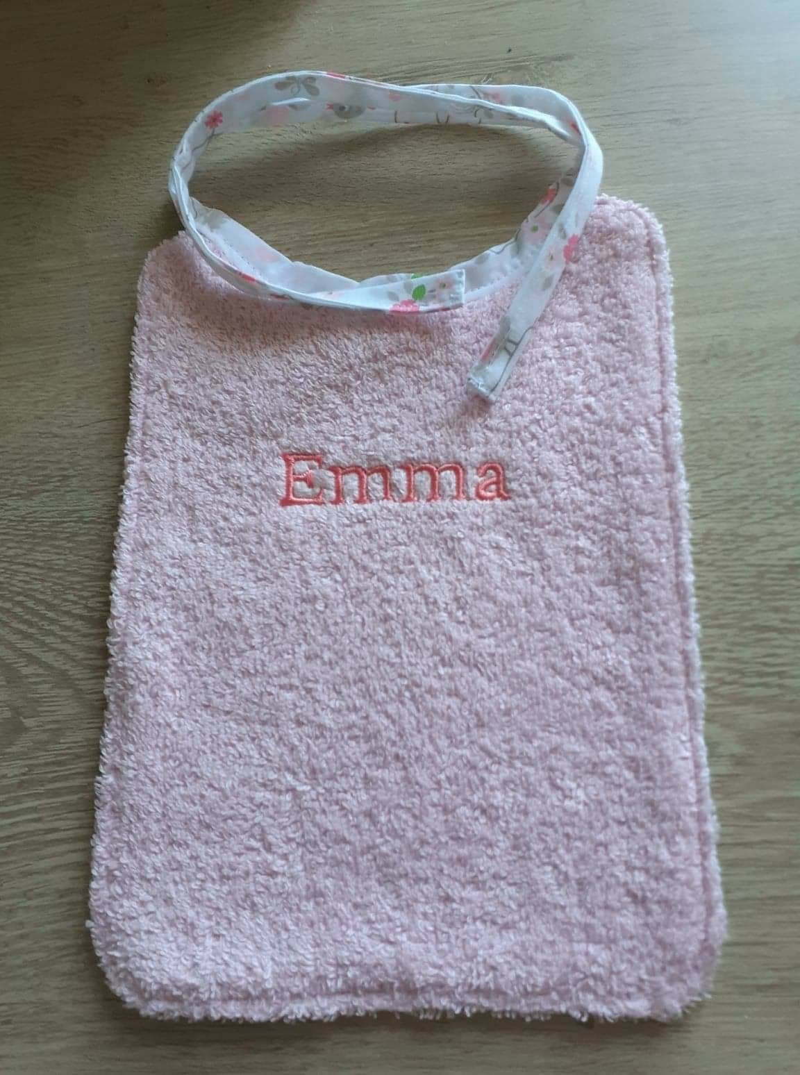 Personalisiertes Besticktes Lätzchen Mit Vornamen, Geschenkidee Zur Geburt, Kinderhandtuch Personalisiertes Besticktes Lätzchen Mit Vornamen, Geschenkidee Zur Geburt, Kinderhandtuch von Etsy - pommedammour17