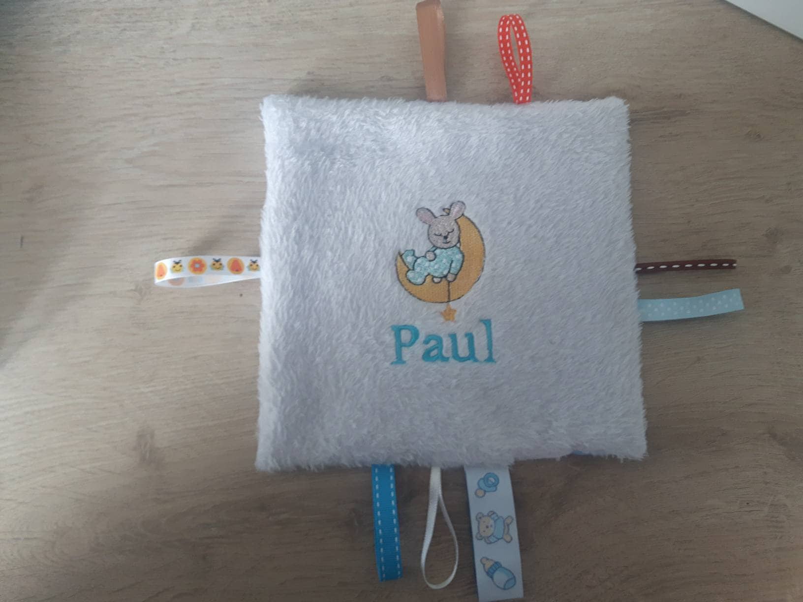 Personalisiertes Kuscheltier Mit Besticktem Anhänger, Individuell Gestaltbares Babyspielzeug, Lernspielzeug, Babygeschenk, Namensaufdruck Personalisiertes Kuscheltier Mit Besticktem Anhänger, Individuell Gestaltbares Babyspielzeug, Lernspielzeug, Babygeschenk, Namensaufdruck von Etsy - pommedammour17