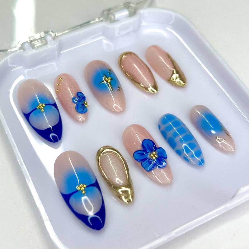 Press On Nails - Set "Blooming Blau" | Drücken Sie Auf Die Nägel Zum Aufkleben Blaue Weihnachtsnägel Blumen 3D von Etsy - presellestudio