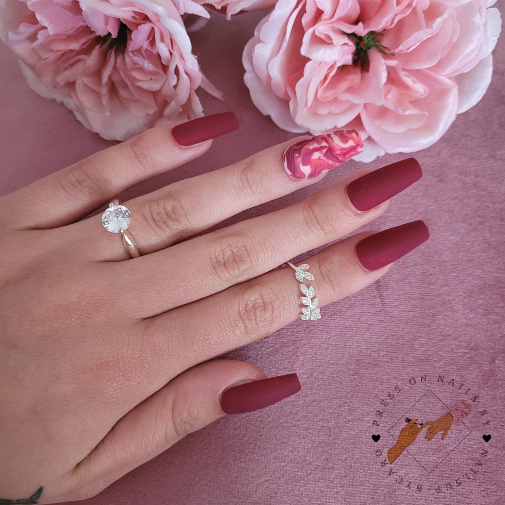 Red Marble - Press On Nails Middle Ballarina von Etsy - pressonsbycaro