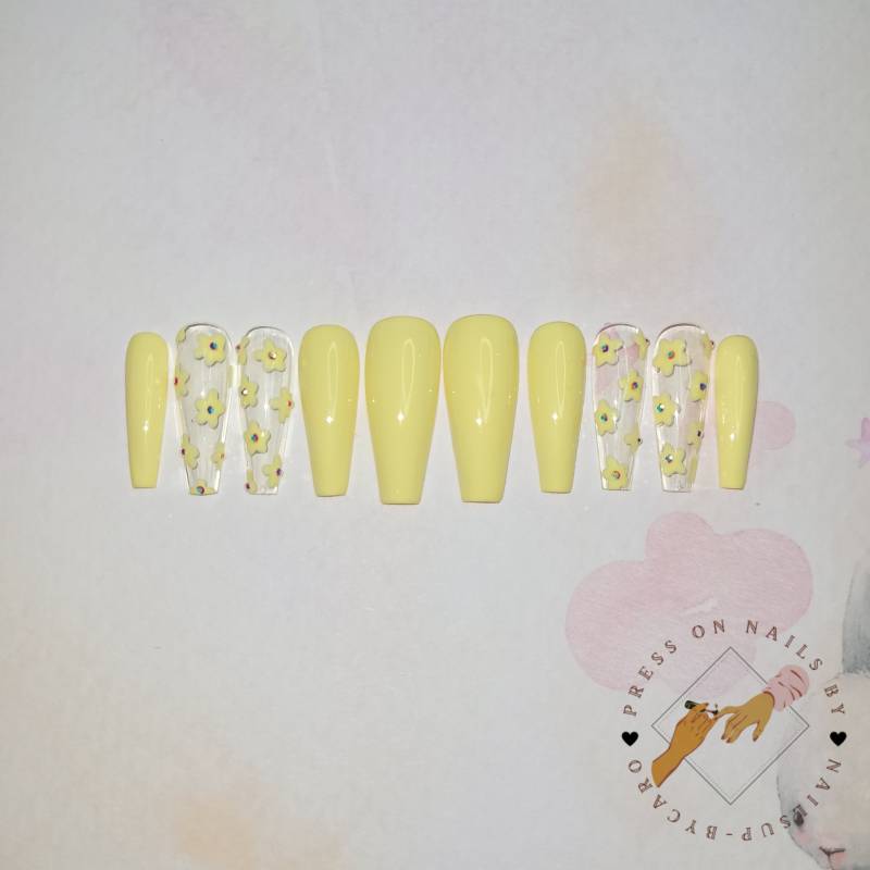 Yellow Flowers - Press On Nails Long Ballerina von Etsy - pressonsbycaro