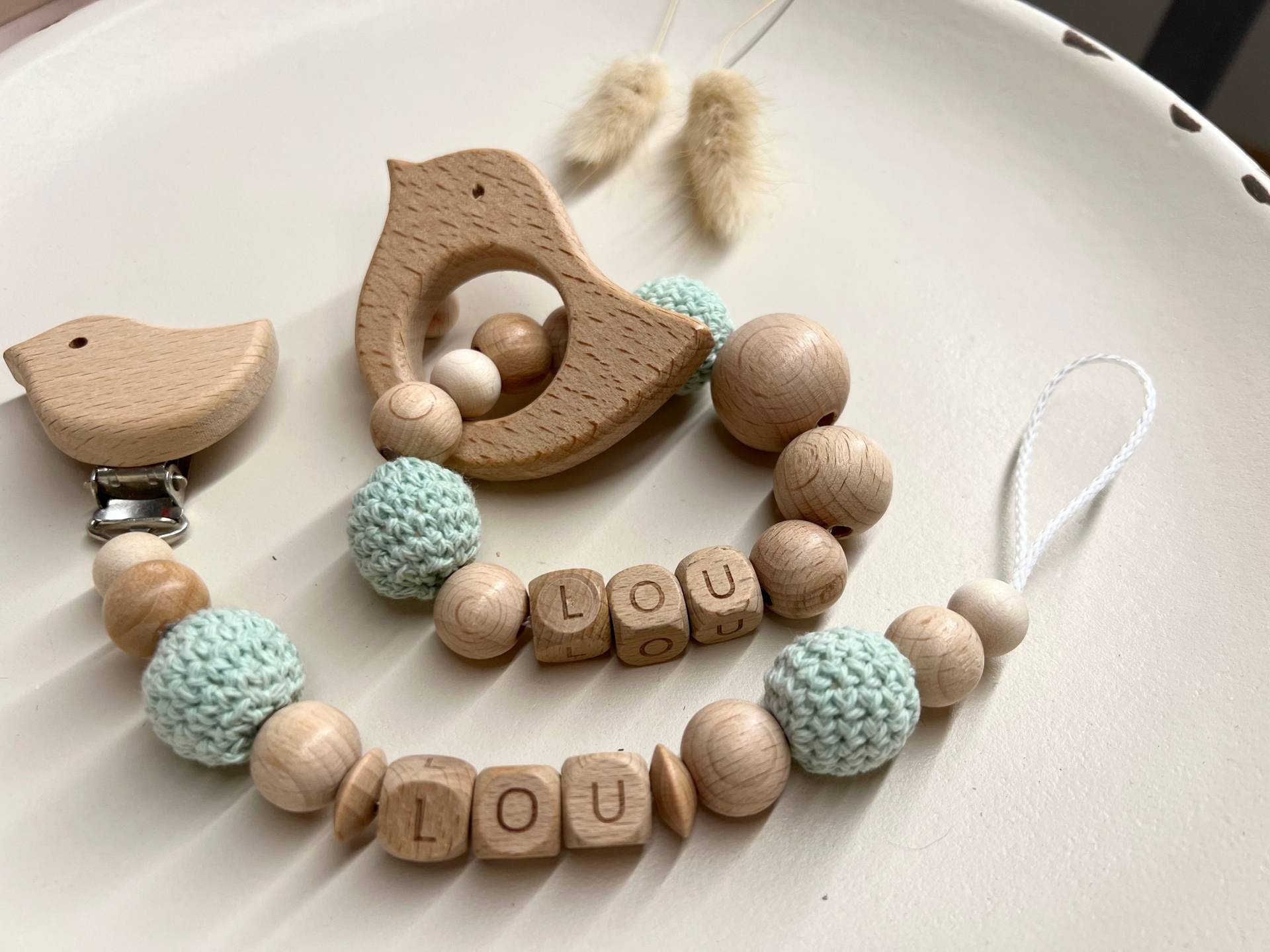 Handgemachte Babyartikelgeschenkset| Schnullerkette Mit Name | Greifling Personalisiert von Etsy - prettylittleJeMa