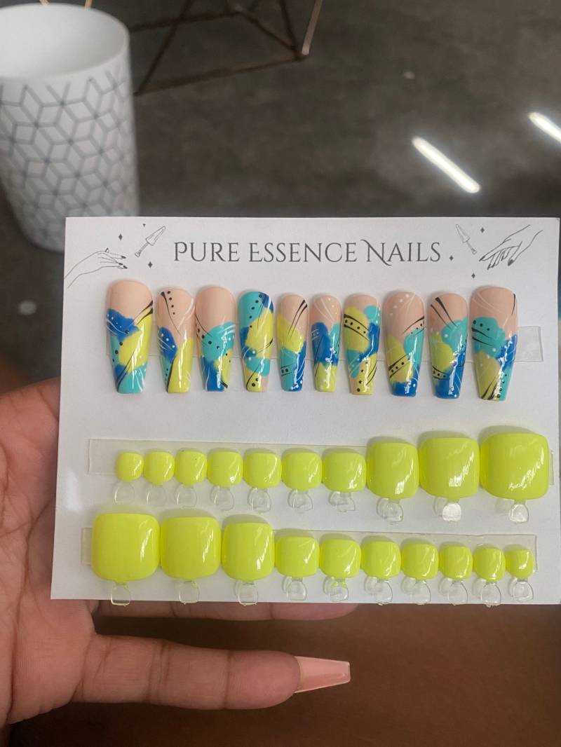 90Er Jahre Inspiriertes Mehrfarbiges Press On Nail Set Mit Passendem Toe Set von Etsy - pureessencenails