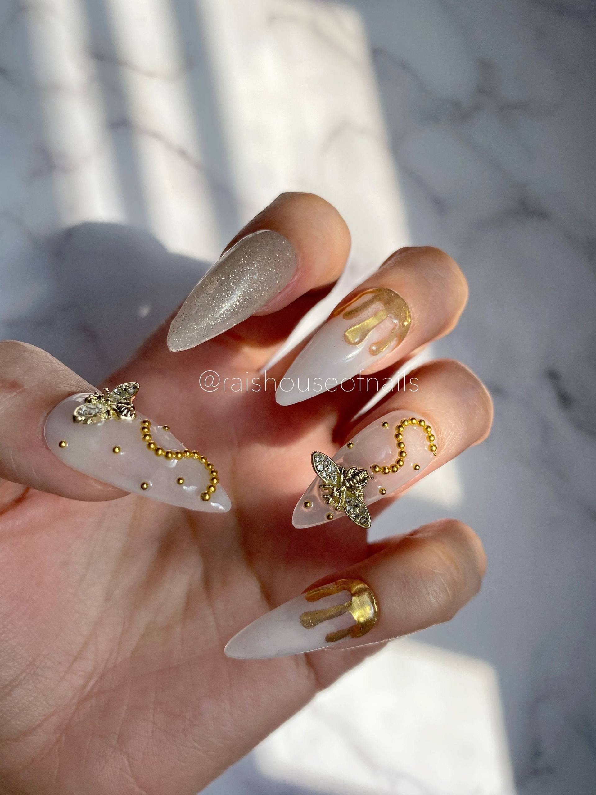 Honey Bee Drücken Sie Auf Die Nägel, 3D Nailart, Goldnägel, Luxusnägel, Acrylnägel von Etsy - raishouseofnails