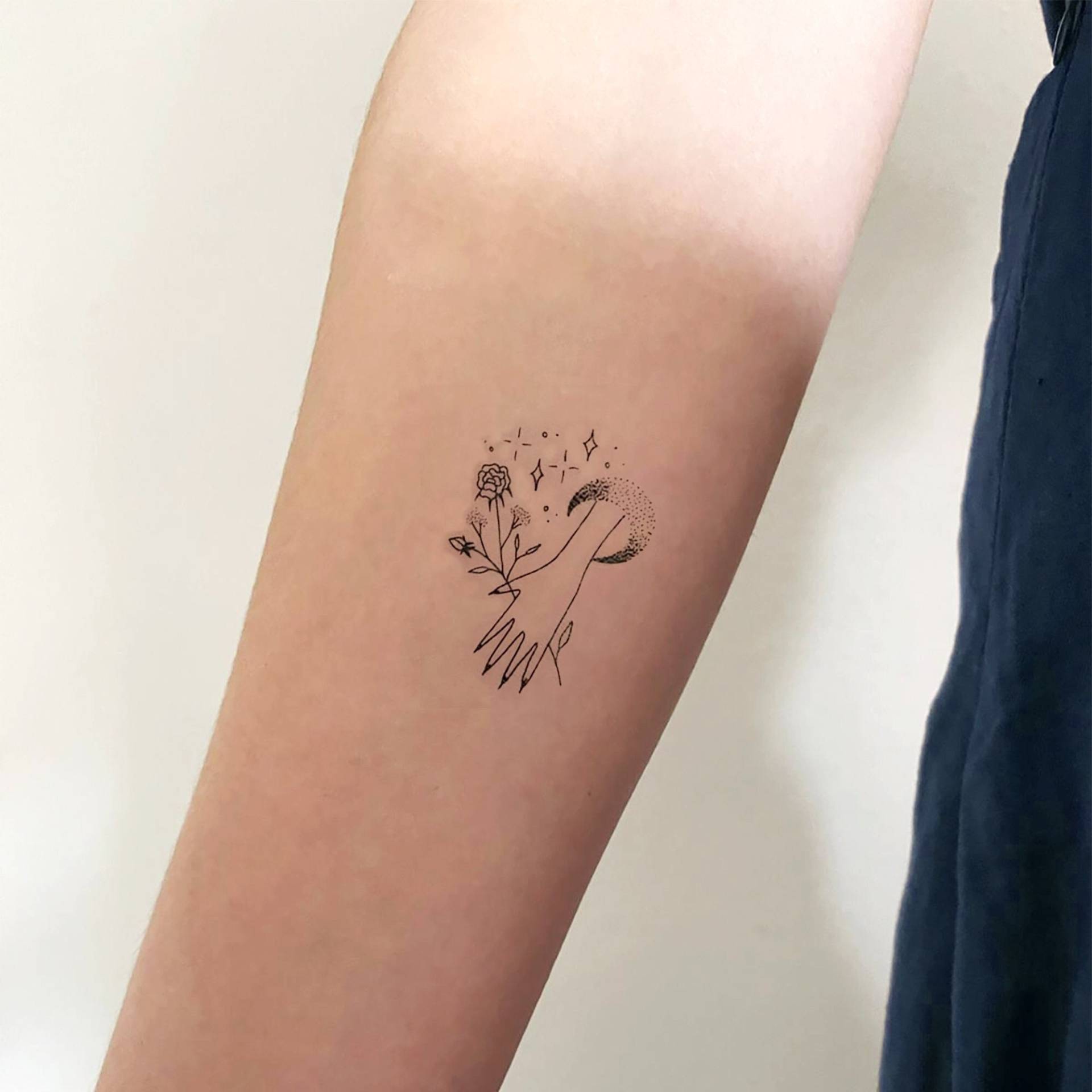 Blume Halten Mond Hand Temporäres Tattoo | 3Er Set von Etsy - smalltattoos