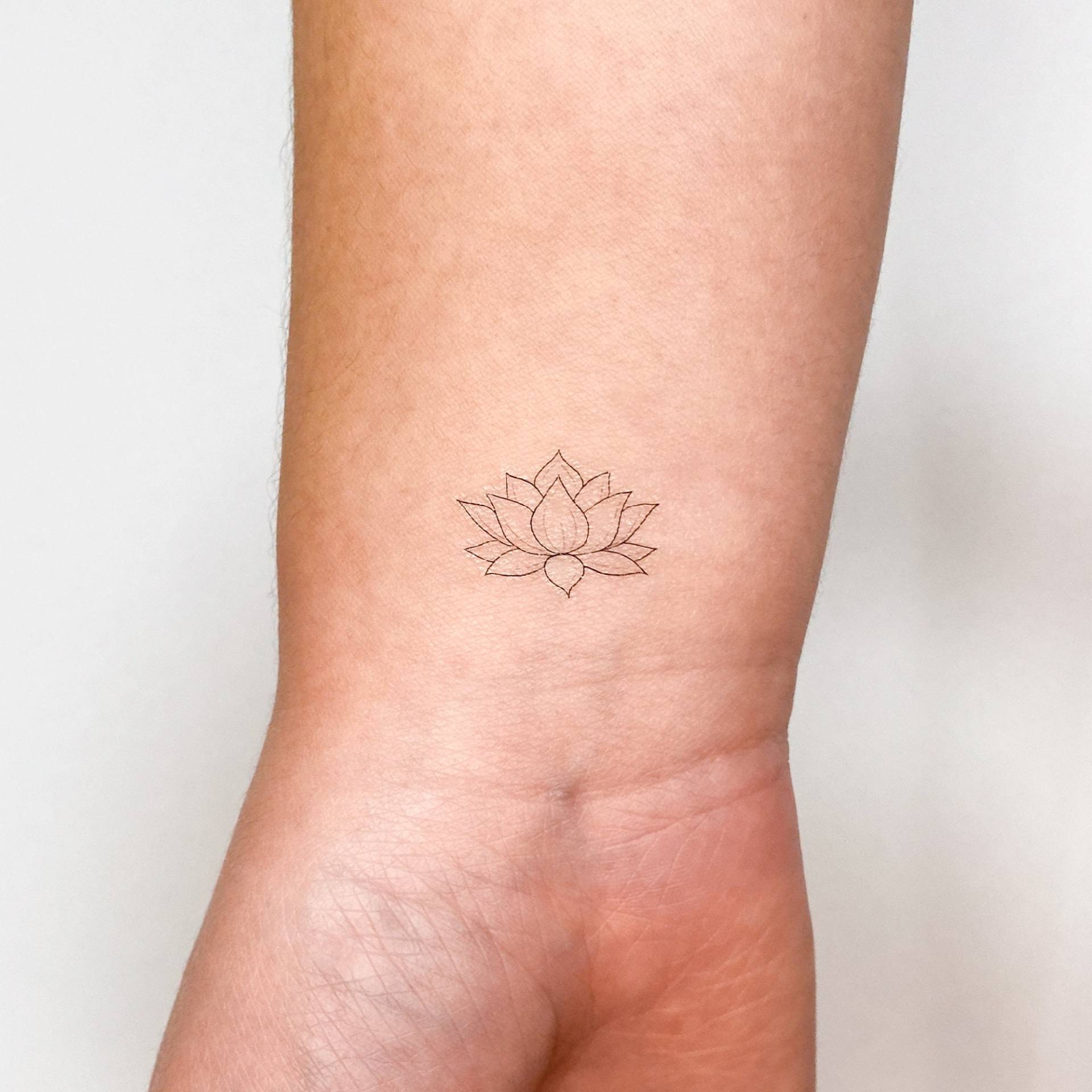 Fine Line Heiliger Lotus Temporäres Tattoo | 3Er Set von Etsy - smalltattoos