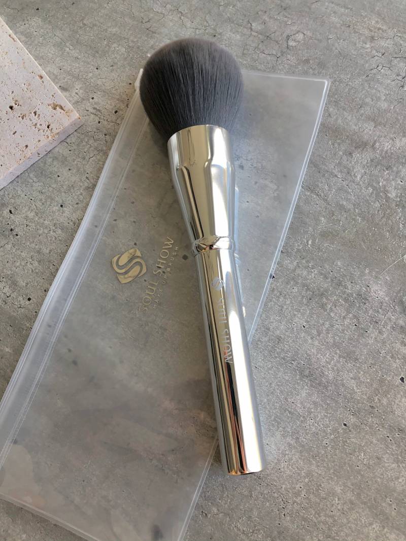 Bambus-Kohle Anti-Bakterien Puderbürste, Aluminiumgriff von Etsy - soulshowbrush