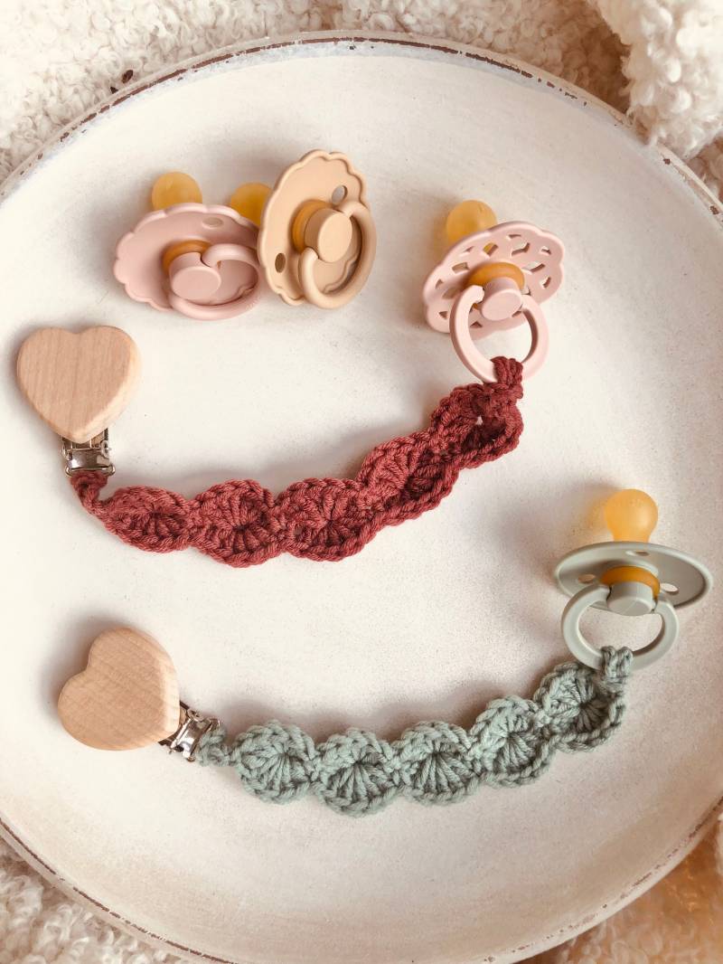 Schnullerband 100% Merinowolle Gehäkelt Babygeschenk Mit Name Graviert Personalisiert von Etsy - stephlene