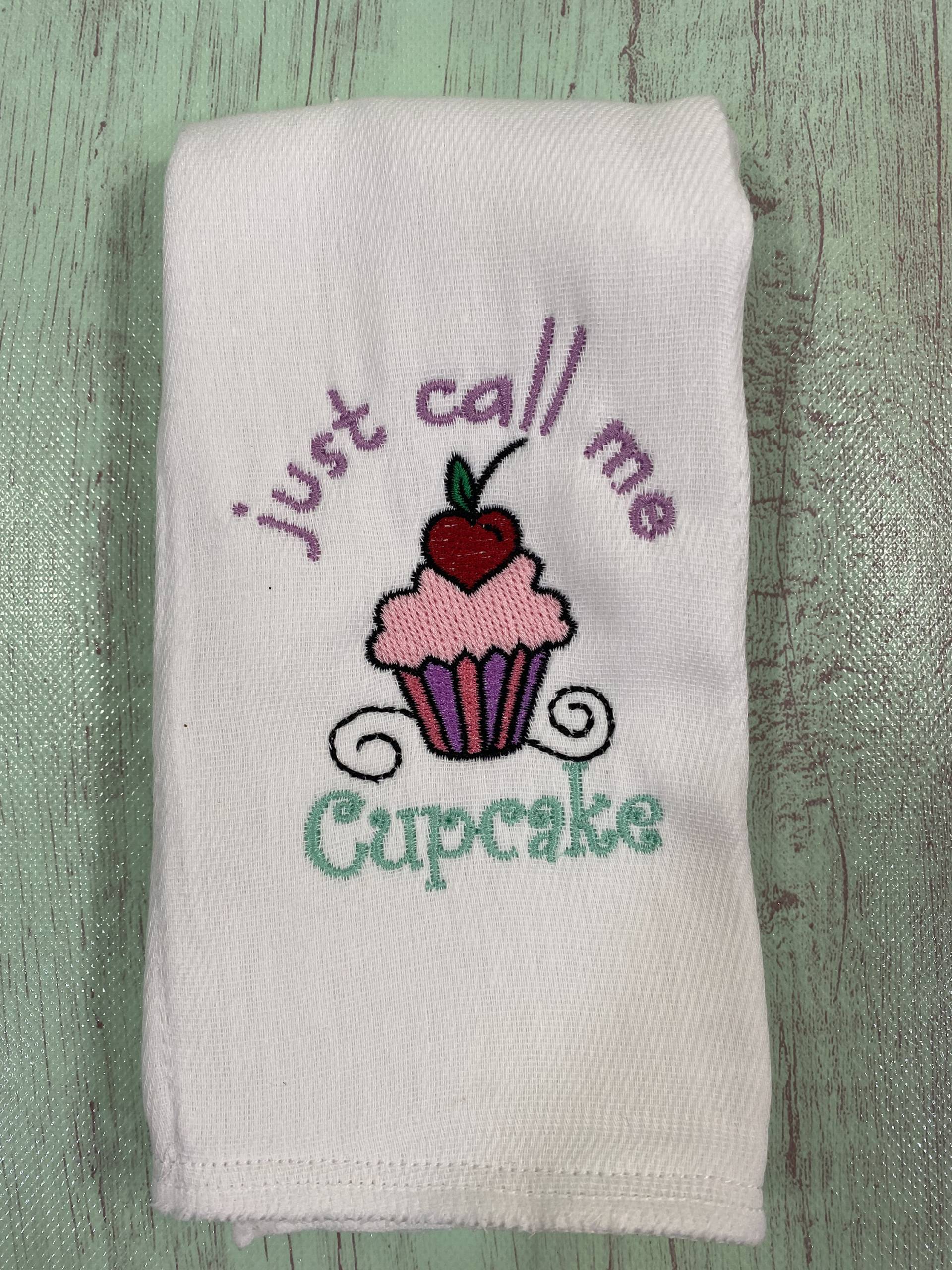 Baby Tuch, Besticktes Spucktuch, Call Me Cupcake, Shower Geschenk, Spucktuch Windeln, Neugeborenes Neugeborenen Tuch von Etsy - stitchingsunflowerco