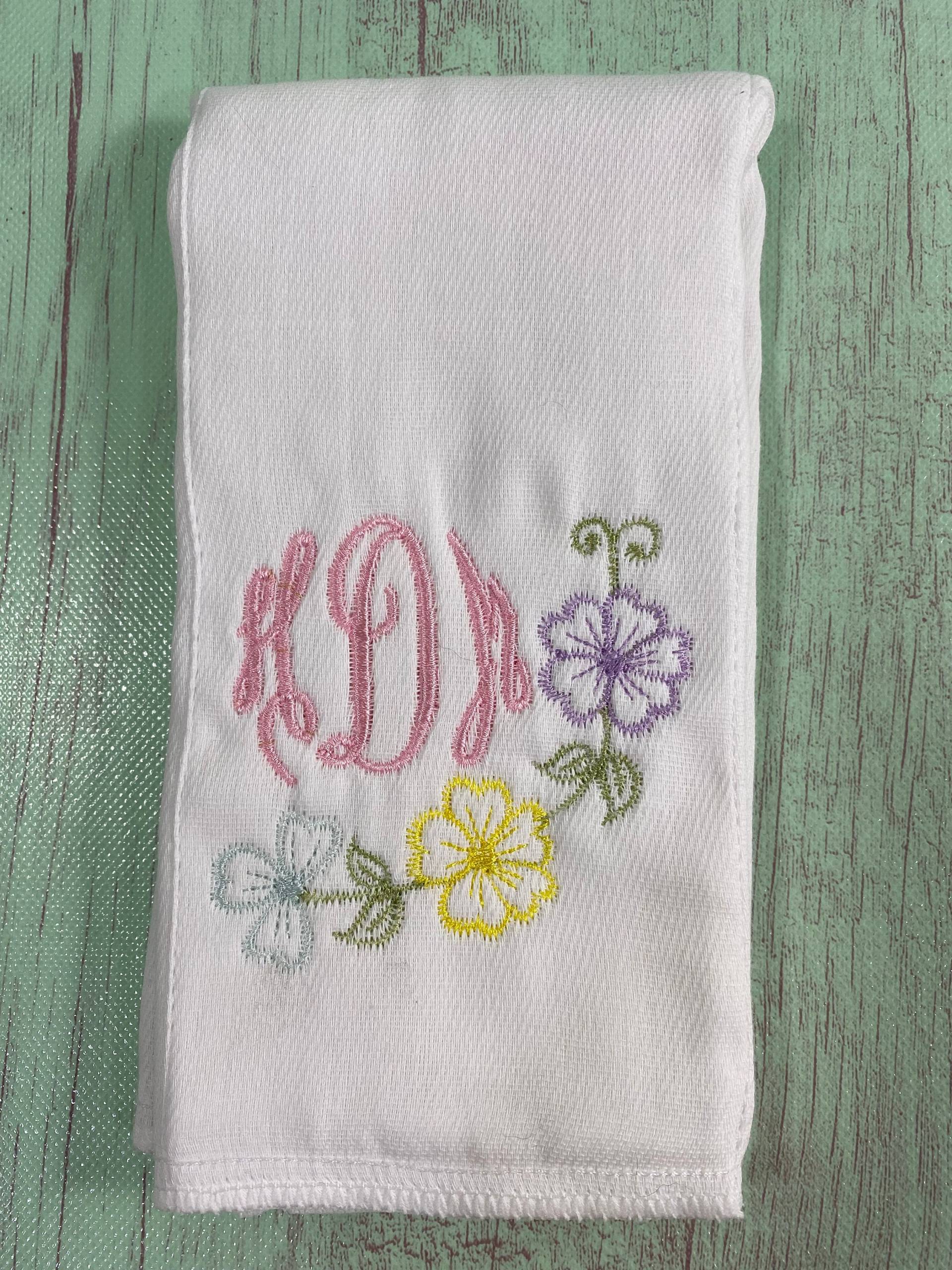 Personalisiertes Tuch, Besticktes Monogrammiertes Baby Shower Geschenk, Neugeborenen Neue Mama Geschenk von Etsy - stitchingsunflowerco