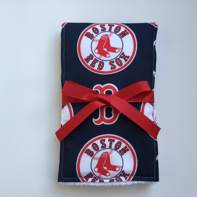 Boston Red Sox Spucktuch, Baby-Dusche-Geschenk, Baby Geschenk, Stoff Windel Spucktuch Boston Red Sox Spucktuch, Baby-Dusche-Geschenk, Baby Geschenk, Stoff Windel Spucktuch von Etsy - sweetsomethingsbaby