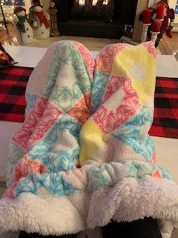 Sherpa, Made in Usa, Einzigartiges Geschenk Für Mama, Papa, Teenager, Kinder Cozyfeet Pastel Dream Eine Gemütliche Nachtdecke, Um Ihre Füße Zu Wärmen von Etsy - theCozyFeet