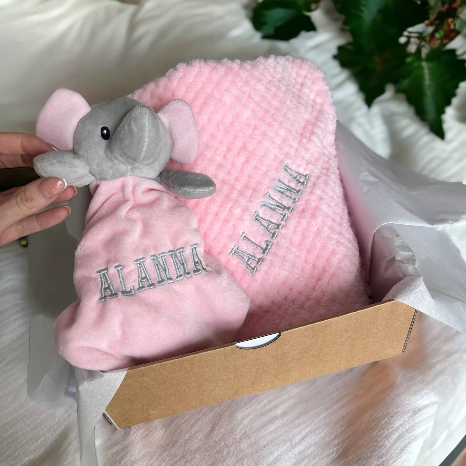 Personalisierte Baby-Geschenk-Set Rosa Elefant Baby-Mädchen-Box, Baby-Dusche-Geschenk, Personalisierte Baby Geschenk von Etsy - thebababee