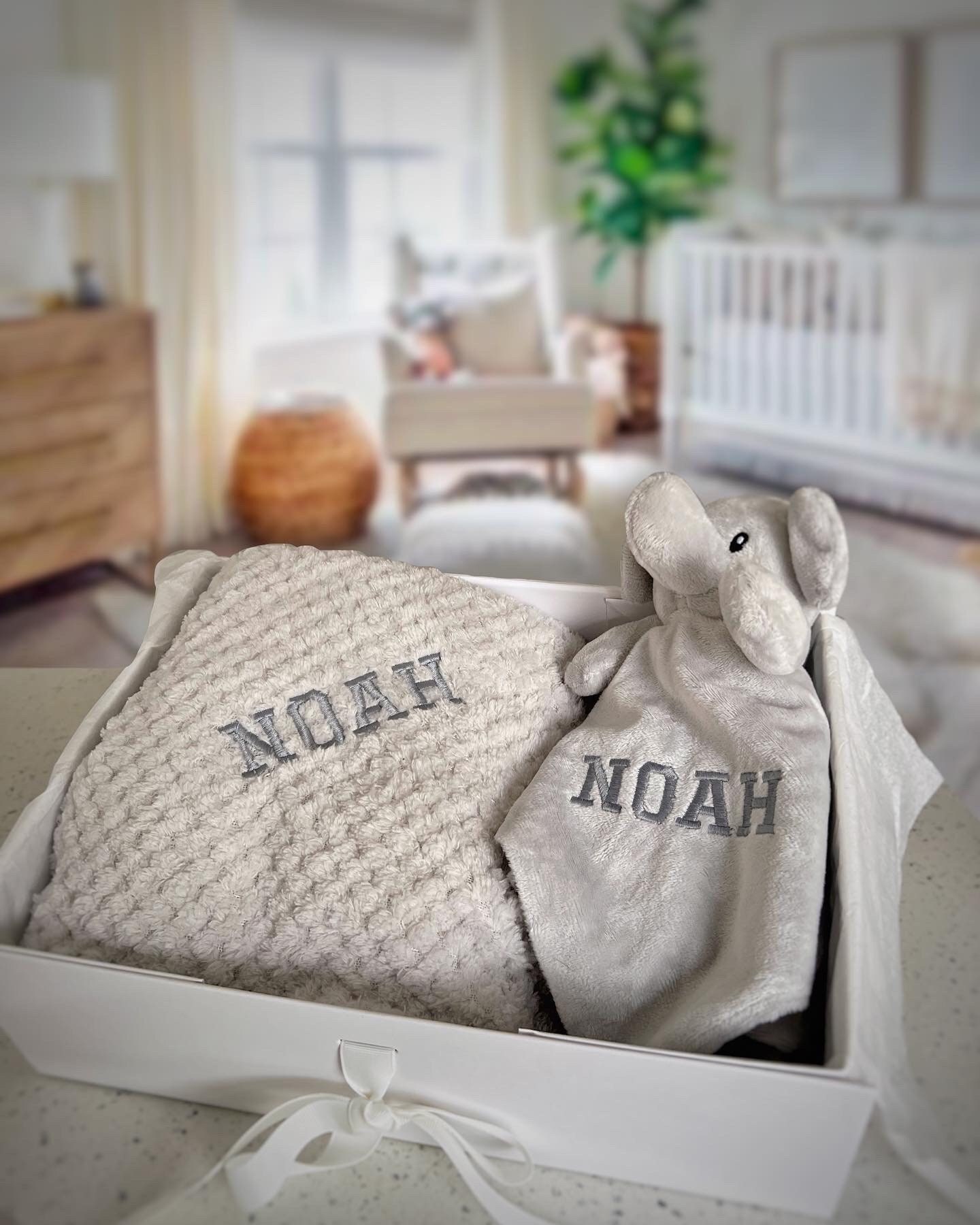 Personalisierte Babydecke, Personalisierte Babytröster, Geschenksetoptionen, Grauer Elefant, Graue Tröster, Neues Babygeschenk, Geschenk Für Baby von Etsy - thebababee