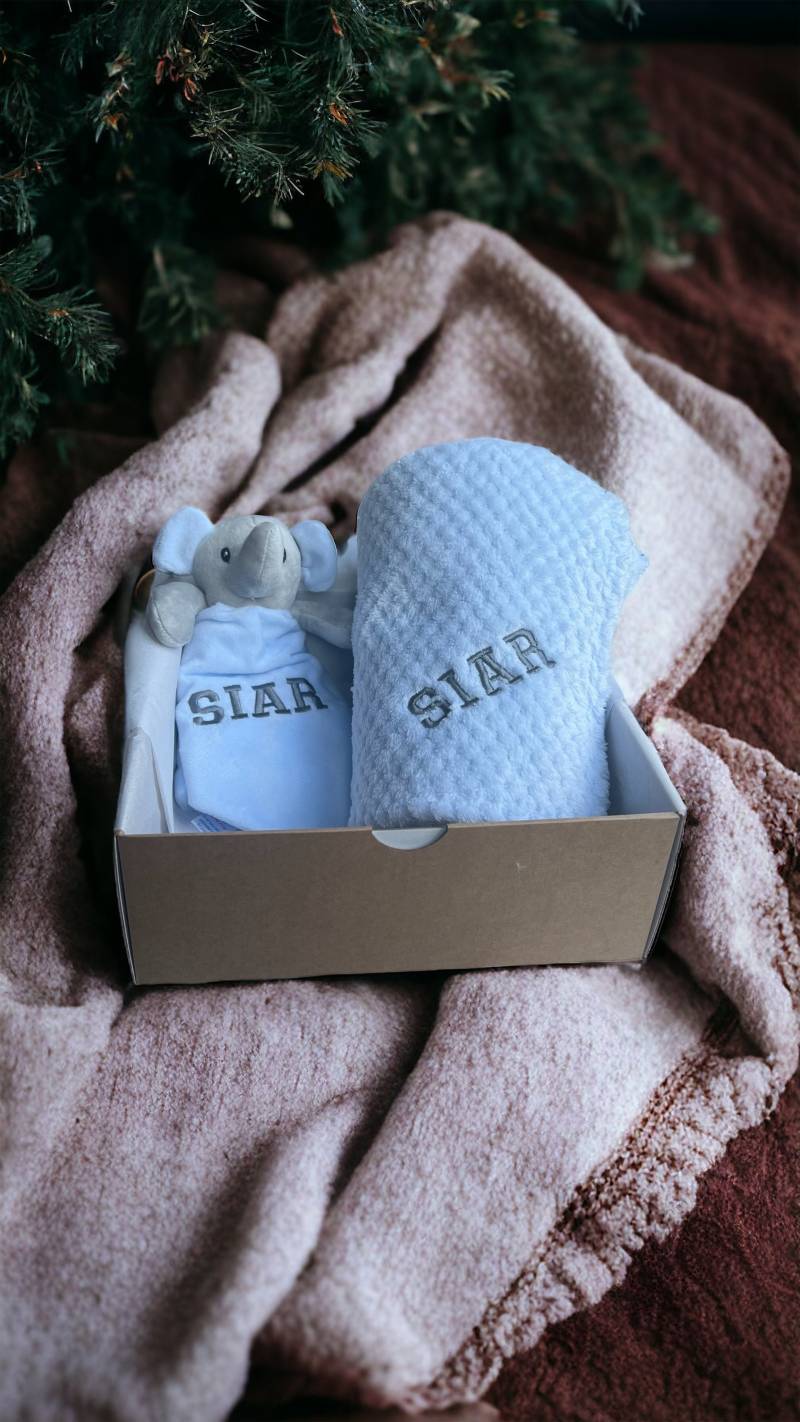 Personalisiertes Baby-Geschenk Für Mädchen, Personalisiertes Baby-Dusche-Geschenk, Baby-Elefant-Geschenk von Etsy - thebababee