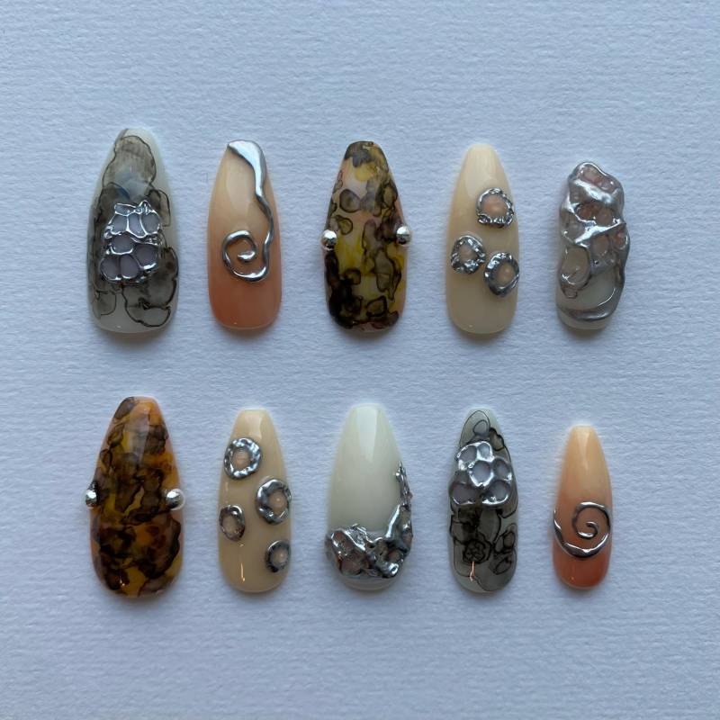 Custom Made Press On Nails/Kunstnägel von Etsy - theisacollection