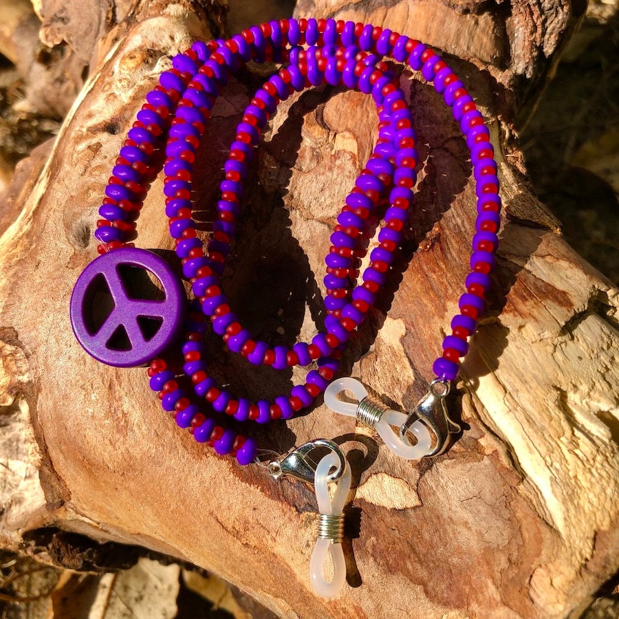 Brillenkette "Peace - Neon Purple" von Etsy - trudiloves