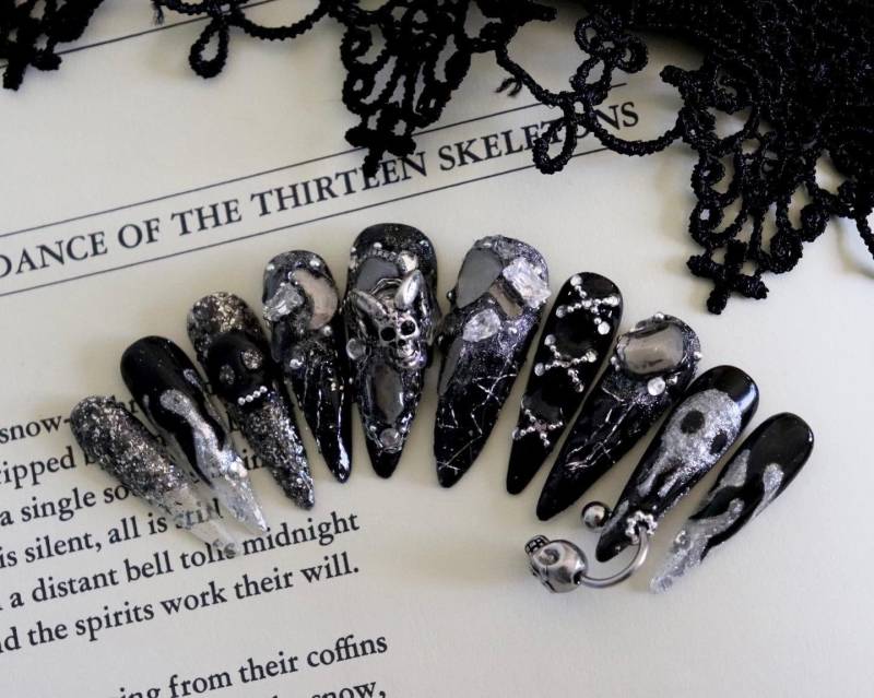 Gothic Baphomet Skull Dark Luxury Long Press-On Nails Born Evil von Etsy - tvsNailsDesign