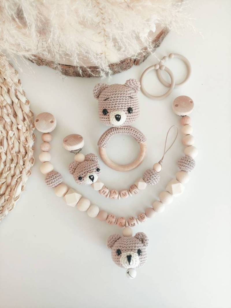 Set Kinderwagenkette Schnullerkette Häkel Bär Rassel Silikon Holz Natur Baby Bärchen Junge Amigurumi Häkeltier Creme Braun Geburt von Etsy - tweetybabyshop24