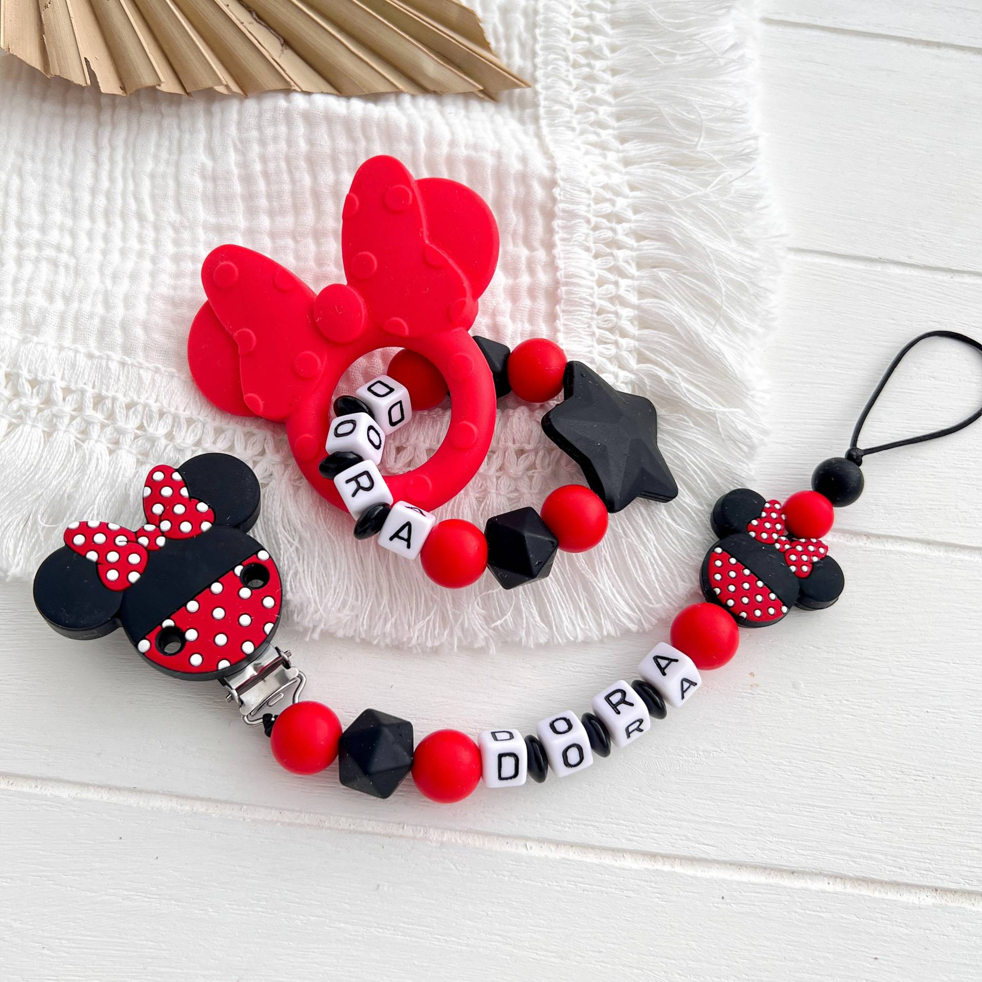 Silikon Set Minnie Mouse Schnullerkette Namen Greifling Anhänger Maus Rot Schwarz Babygeschenk Geburt Mädchen von Etsy - tweetybabyshop24