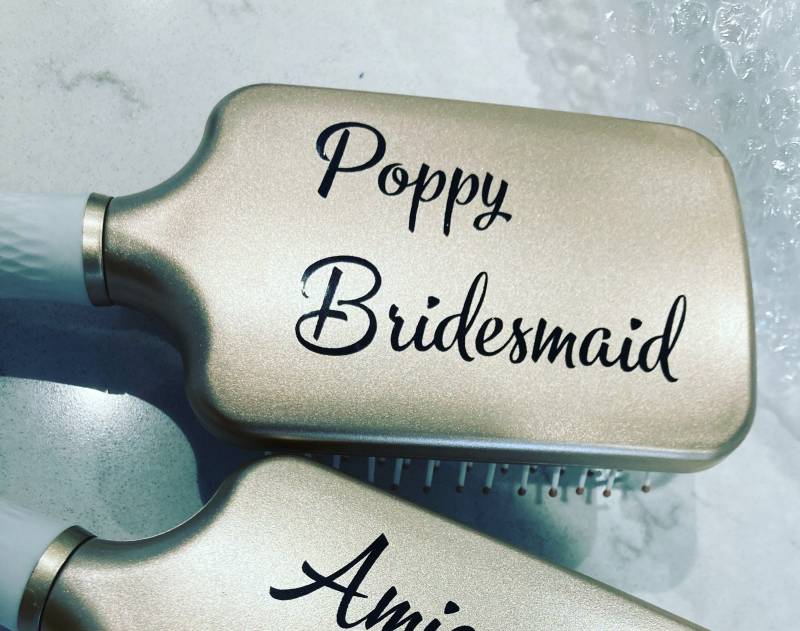 Personalisierte Weiße Und Goldene Paddle-Haarbürste, Brautjungfer, Hochzeit, Brautname, Geschenk, Haarstyling-Accessoires, Geschenke, Braut, Taufe von Etsy - unicornsandraindrops