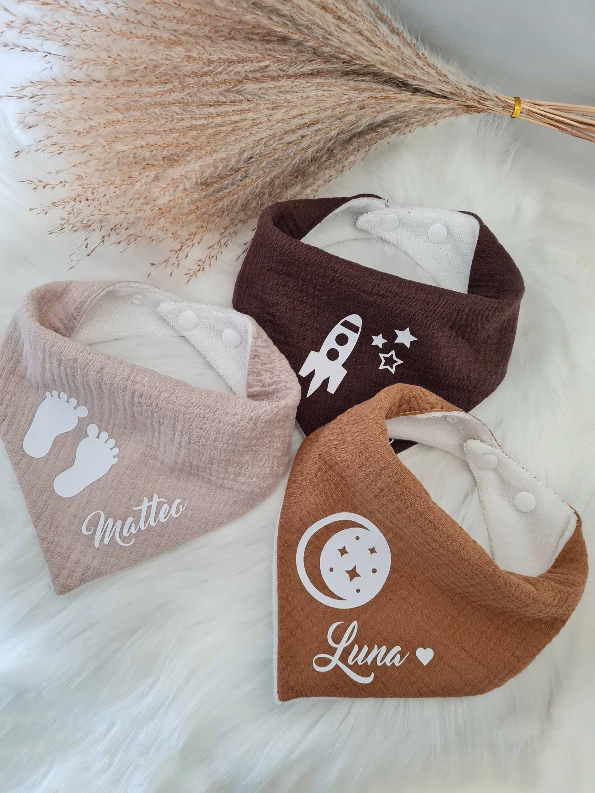 Babygeschenk Halstuch Personalisiert/Geschenk Zur Geburt Mit Name Dreieckstuch Sabbertuch Taufgeschenk Taufe Baby Spucktuch von Etsy - wirbelwindmode