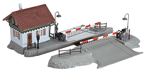 FALLER Bahnübergang mit Schrankenwärterhaus I Modellbausatz mit 121 Einzelteile 220 x173 x 75 mm I Modelleisenbahn Zubehör H0 Gebäude I H0 Zubehör von FALLER