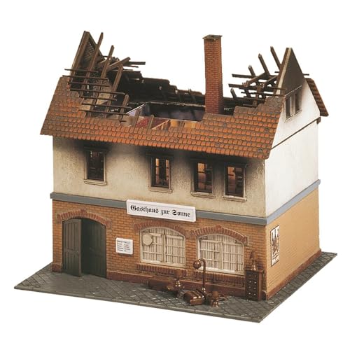 FALLER Brandruine Gasthaus Zur Sonne Modellbausatz mit 114 Einzelteilen 136 x 119 x 119 mm I Modelleisenbahn Zubehör H0 I Modelleisenbahn H0 Gasthaus, Weiß von FALLER