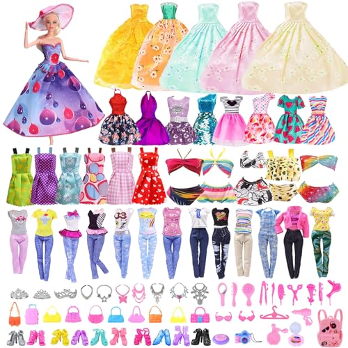 FCXQG 63 Pcs Kleidungsstücke Für Puppen Teiliges Puppenkleidungs Und Zubehörset Puppenkleidung 14 Kleider 3 Halsketten 1 Schulranzen 10 Paar Schuhe 18 Accessoires 4 Taschen 10 Kleiderbügel 3 Kronen von FCXQG