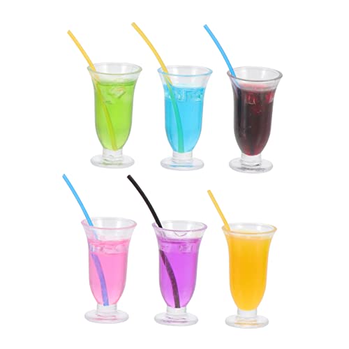 FOYTOKI 6 Teiliges Miniatur Cocktail Dekorationsset Szenenaccessoires Für Puppenhaus Und Fotografie Mikro Landschaftsmodelle 6 Farben Für Kreative Inszenierungen von FOYTOKI