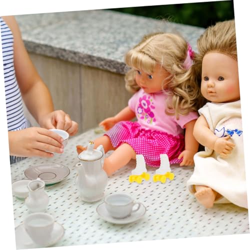 FRCOLOR 4 Paare Miniatur Rollschuhe Puppenzubehör Kunststoff Vier Rad Skates Dekorativ für Puppenhaus Basteln in Weiß FRCOLOR 4 Paare Miniatur Rollschuhe Puppenzubehör Kunststoff Vier Rad Skates Dekorativ für Puppenhaus Basteln in Weiß von FRCOLOR