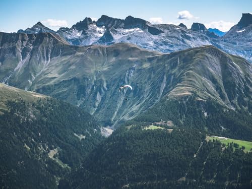 1000 Teile Puzzle,Puzzle für Erwachsene,farbenfrohes Legespiel-Berge, Bäume, Gleitschirmfliegen, Natur 75x50cm von FRUKAT