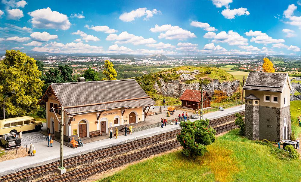 Bahnhof-Set Susch von Faller