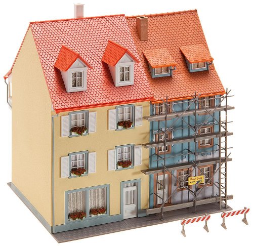 FALLER FA130494 130494 2 Village Houses w/Scafld HO Scale Building Kit Bauset, One Size von FALLER