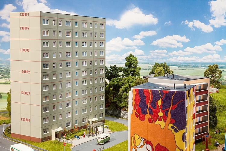 Plattenbau P2 Basispackung von Faller