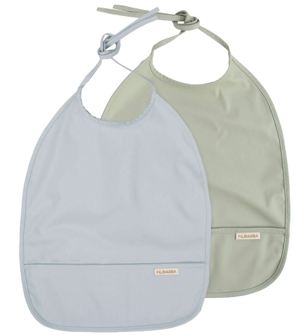 Filibabba Lätzchen m. Tasche - PU - 2er-Pack - Pearl Blue/Desert - Filibabba - One Size - Lätzchen Filibabba Lätzchen m. Tasche - PU - 2er-Pack - Pearl Blue/Desert - Filibabba - One Size - Lätzchen von Filibabba