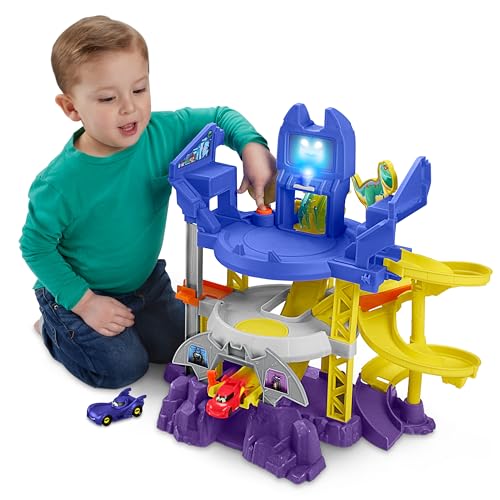 Fisher-Price DC Batwheels Spielzeugauto Rennstrecken-Spielset, Rennspaß Batcave mit Licht und Sound, Fahrzeuge Bam das Batmobil und Redbird, ab 3 Jahren, HRJ21 von Fisher-Price