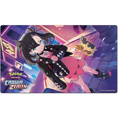 Friki Monkey Pokemon Spielmatten in Werbeboxen, Verschiedene Versionen und Modelle, Ultra-Premium-Matten in Boxen, Größe 61x35CM (Crown Zenith: Marnie & Morpeko Playmat) von Friki Monkey