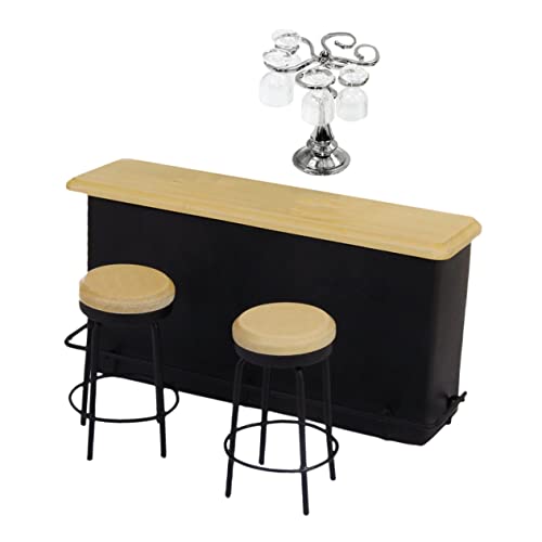 GARVALON Miniatur Puppenhaus Bar Set mit Silberner Getränkehalter Glasmodelle Bartresen Hocker Mini Haus Dekoration Zubehör für DIY Puppenmöbel GARVALON Miniatur Puppenhaus Bar Set mit Silberner Getränkehalter Glasmodelle Bartresen Hocker Mini Haus Dekoration Zubehör für DIY Puppenmöbel von GARVALON