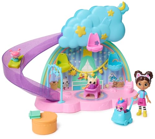 Gabby's Dollhouse, 17-teiliges Kitty Care Spielset, mit Gabby Figur und 3 Baby-Kätzchen, Rutsche und Schaukeln, geeignet für Kinder ab 3 Jahren von Gabby's Dollhouse