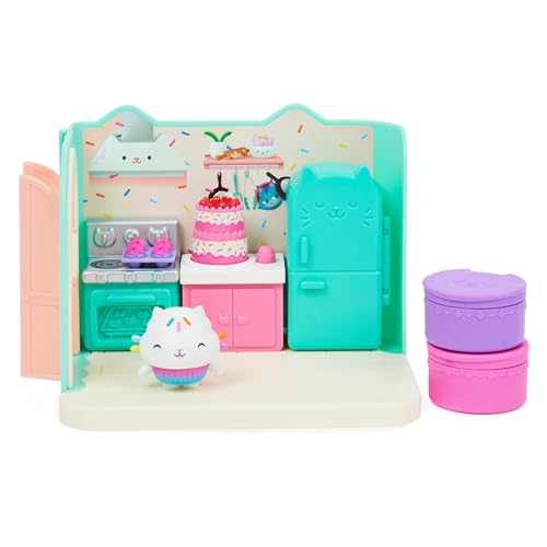 Gabby‘s Dollhouse & Gabby‘s Dollhouse Deluxe-Raum, Primp and Pamper Bathroom, Badezimmer mit MerCat-Figur und 3 Zubehörteilen, 3 Möbelstücken und 2 Überraschungsboxen, geeignet für Kinder ab 3 Jahren von Gabby's Dollhouse