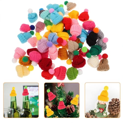 Mini Hüte Strickmützen Nikolausmütze Klein Mini Hut Weihnachtsmützen Gemischte Farbe Mini Mütze Miniatur Party Hüte für DIY Weinflasche Deko Christmasbaumschmuck Puppenzubehör (50 STK) von Gehanico