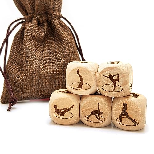 5 Teile/Set Holz Yoga Würfel Set, Laser graviert Yoga Pose Silhouette Muster Holz Rolling Würfel, Geschenk für Frauen Yogis 5 Teile/Set Holz Yoga Würfel Set, Laser graviert Yoga Pose Silhouette Muster Holz Rolling Würfel, Geschenk für Frauen Yogis von Generic