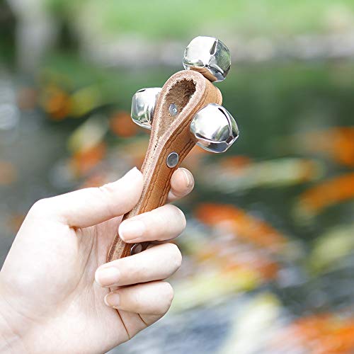 Hochwertiger brauner Leder-Metall-Shaker mit 3 großen Glöckchen, kompakt, 14,5 x 7 x 0,8 cm, leicht, 57 g, für die musikalische Entwicklung von Kindern Hochwertiger brauner Leder-Metall-Shaker mit 3 großen Glöckchen, kompakt, 14,5 x 7 x 0,8 cm, leicht, 57 g, für die musikalische Entwicklung von Kindern von Generisch